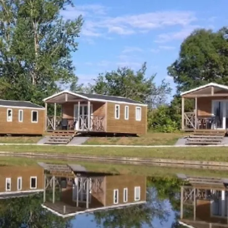 Mobil-home Familial 8 Pers Avec Terrasse - Api-1-52-900 * Lamontjoie